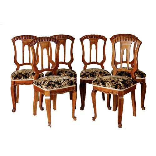 Sub.:4 - Lote: 1293 -  Conjunto de seis sillas en madera de nogal hacia 1940