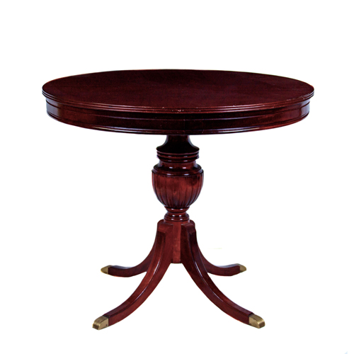 Sub.:4 - Lote: 1294 -  Mesa velador circular, con cuatro pies y base torneada en madera patinada