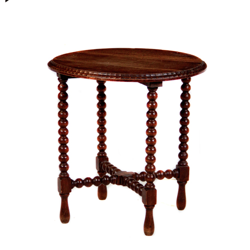 Sub.:4 - Lote: 1324 -  Mesita auxiliar con patas torneadas.