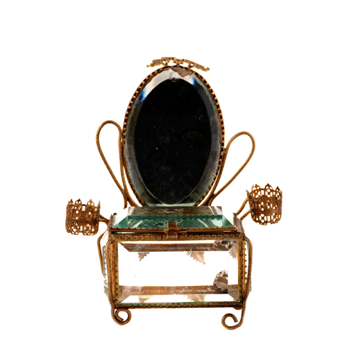 Sub.:4 - Lote: 1389 -  Cajita tocador