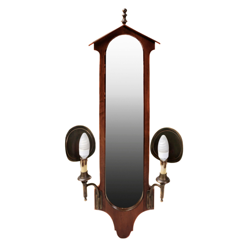 Sub.:4 - Lote: 1377 -  Espejo con apliques. En madera patinada.