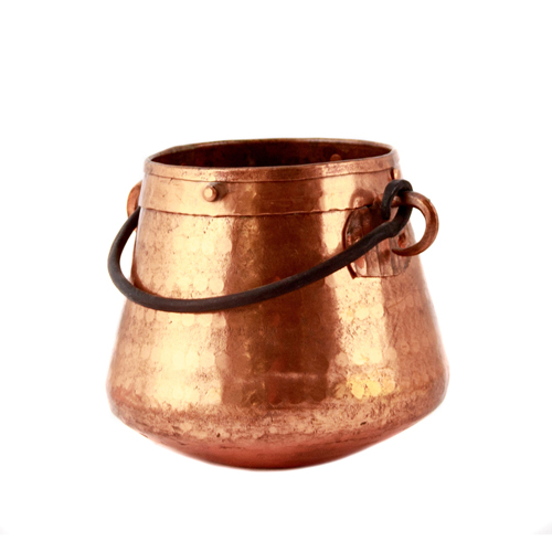 Sub.:4 - Lote: 1295 -  Caldera de cobre con asa de hierro.