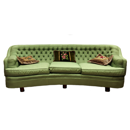 Sub.:4 - Lote: 1396 -  Sof� tapizado en verde con respaldo capiton� de tres plazas, curvo.