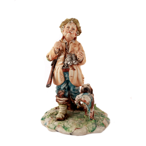 Sub.:4 - Lote: 1351 -  Figura de cazador. En resina