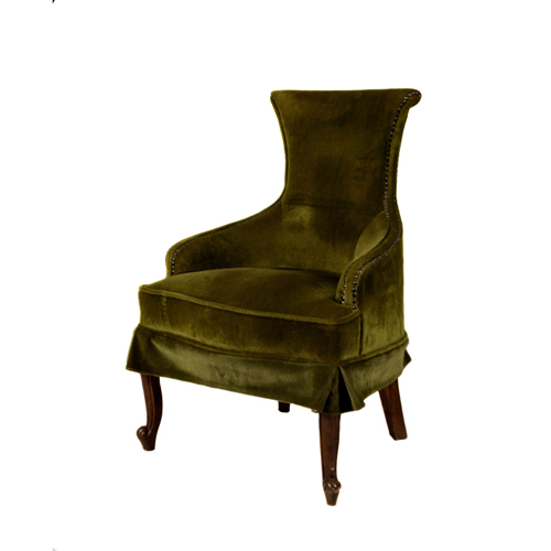 Sub.:4 - Lote: 1269 -  Butaca descalzadora. Tapizada en verde con patas de madera tallada