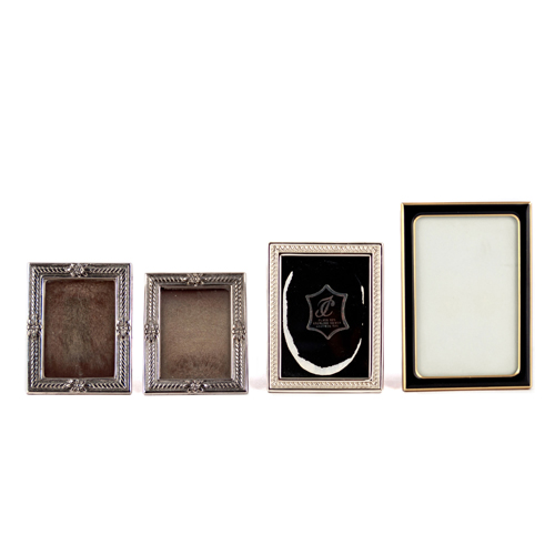 Sub.:4 - Lote: 1420 -  Lote de cuatro portarretratos rectangulares de peque�o tama�o, en plata.