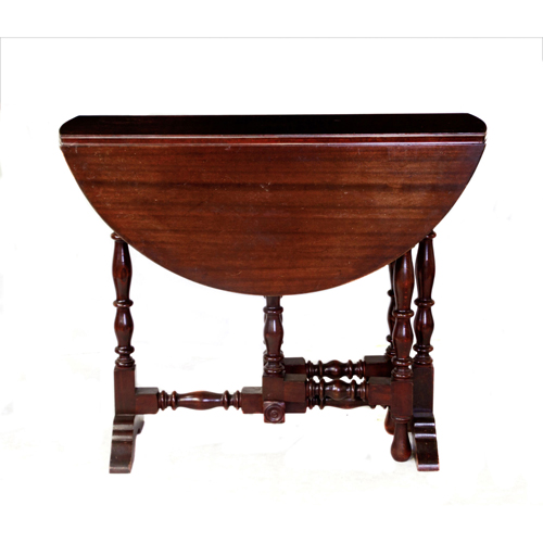 Sub.:4 - Lote: 1422 -  Mesa de alas redonda, en madera, con patas torneadas.