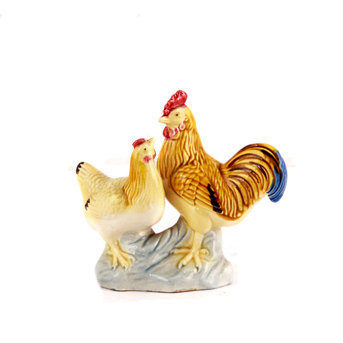Sub.:4 - Lote: 1426 -  Grupo de cer�mica policromada. Dos figuras. Gallo y gallina.