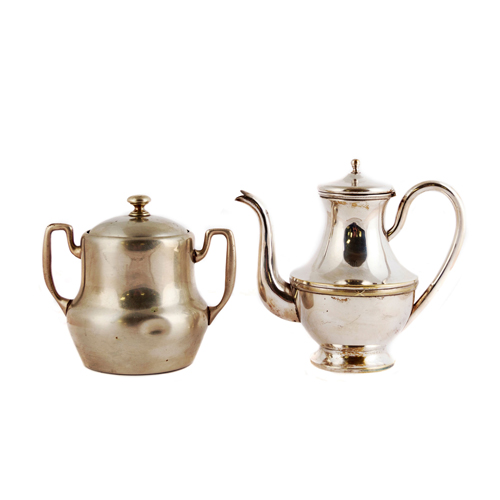 Sub.:4 - Lote: 1334 -  Tetera y azucarero en metal