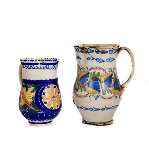 Sub.:4 - Lote: 131 -  Dos jarras en cermica de Manises. Decoracin a base de motivos florales, s.XIX.
