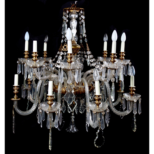 Sub.:4 - Lote: 1376 -  L�mpara de techo de diecis�is brazos, en cristal y bronce. Hacia 1940.