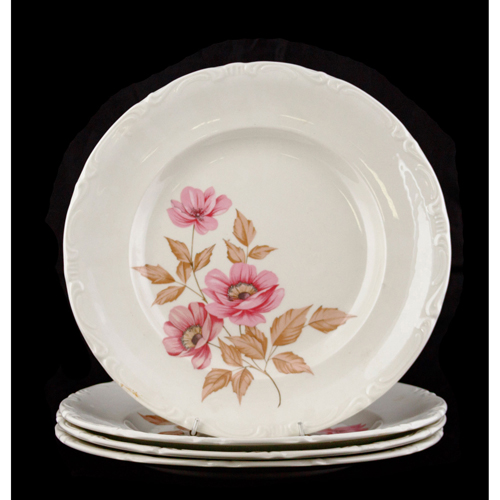 Sub.:4 - Lote: 1465 -  Cuatro platos en porcelana. Marca Porzelanit. Con decoraci�n floral en rosa sobre fondo blanco.
