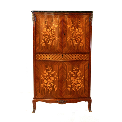 Sub.:4 - Lote: 1305 -  Mueble de cuatro puertas y caj�n.Tapa de m�rmol verde. 