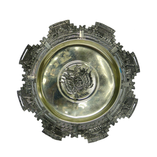 Sub.:4 - Lote: 1399 -  Plato en metal plateado. 