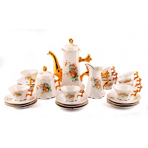 Sub.:40 - Lote: 337 -  Juego de caf� de 25 piezas en porcelana: 12 platos, 10 tazas, cafetera, lechera y azucarero.