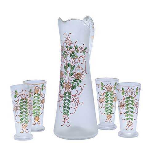 Sub.:40 - Lote: 222 -  Jarra con cuatro vasos con decoraci�n pintada en relieve.