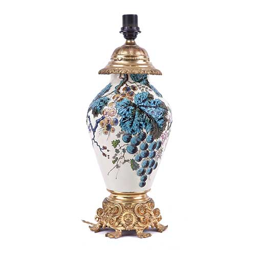 Sub.:40 - Lote: 302 -  Jarr�n de porcelana esmaltada de inspiraci�n japonesa, con aplicaciones de bronce dorado, c. 1900