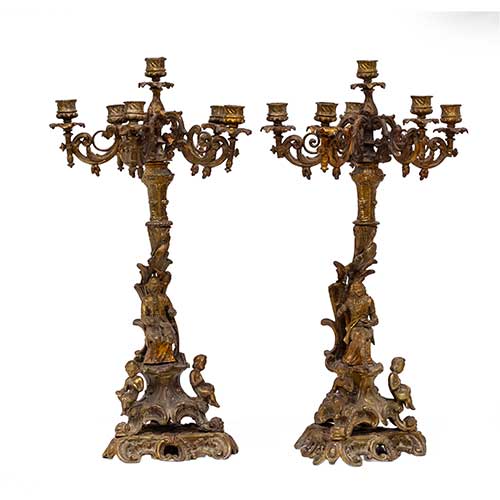 Sub.:40 - Lote: 263 -  Pareja de candelabros Napole�n III de seis brazos en calamina dorada con figuras de escritores y angelotes. Faltas.