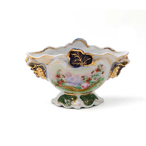 Sub.:40 - Lote: 346 -  B�caro en porcelana con decoraci�n pintada con temas florales. Marca Pedro Maldini y C� Paris, Santiago Valpara�so numeraci�n romana 164