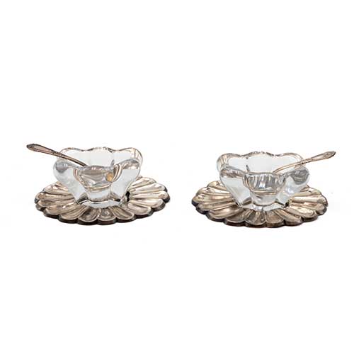 Sub.:40 - Lote: 322 -  Pareja de saleros en cristal y plata con sus cucharillas.