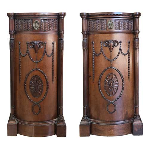 Sub.:40 - Lote: 234 -  Pareja de muebles ingleses de comedor estilo Adams S.XIX en madera de caoba tallada.