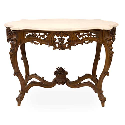 Sub.:40 - Lote: 220 -  Mesa de centro en madera tallada y tapa de m�rmol