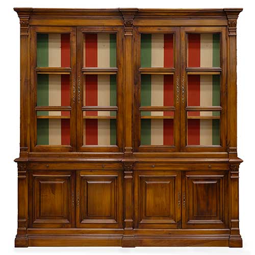 Sub.:40 - Lote: 588 -  Vitrina del fabricante Valent� en madera patinada