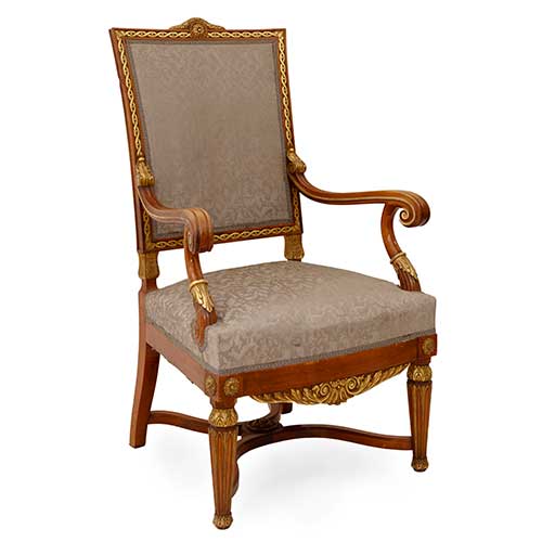 Sub.:40 - Lote: 333 -  Gran sill�n en madera tallada con decoraci�n entrelazada dorada