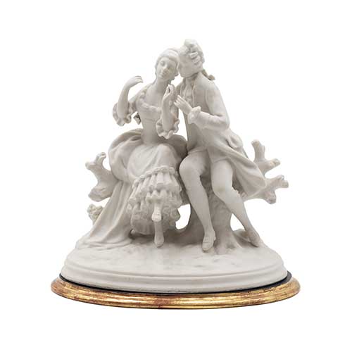 Sub.:40 - Lote: 290 -  Grupo con escena galante en biscuit blanco