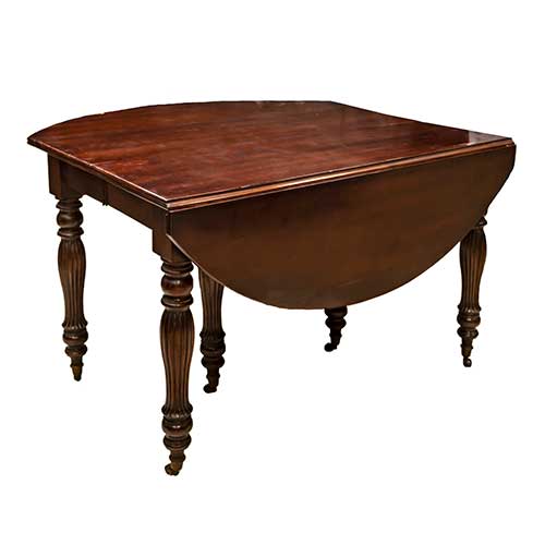 Sub.:41 - Lote: 204 -  Mesa de comedor francesa con alas y seis pies modelo de paraguas. R�plica.