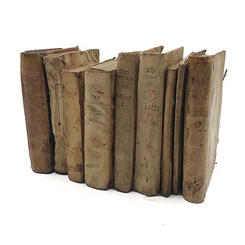 Sub.:41 - Lote: 1023 -  Lote de nueve libros encuadernados en pergamino de diversos temas religiosos del siglo XVIII