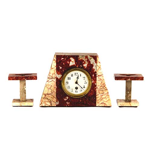 Sub.:42 - Lote: 182 -  Reloj Dec� con guarnici�n Dec� en m�rmol y esfera esmaltada con numeraci�n ar�biga.