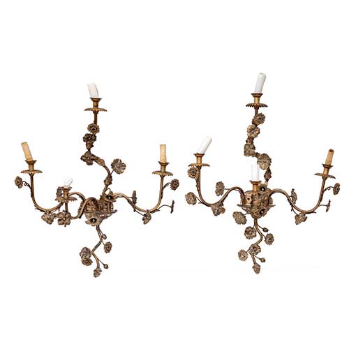Sub.:42 - Lote: 376 -  Pareja de apliques con flores en bronce