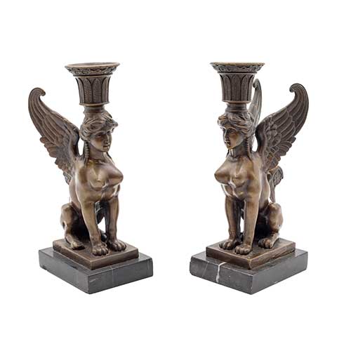 Sub.:42 - Lote: 169 -  Pareja de candeleros con figuras de esfinges en bronce con base de m�rmol negro belga