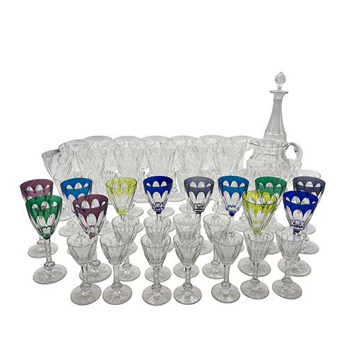 Sub.:42 - Lote: 174 -  Cristaler�a formada por 12 copas de color, 12 de champan, 12 de agua, 11 de vino y 11 de licor en cristal con jarra y licorera.