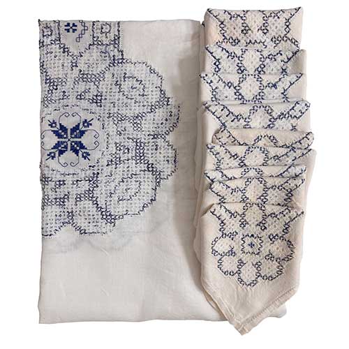 Sub.:42 - Lote: 205 -  Manteler�a grande de Lagartera con bordados y deshilados para 12 comensales con 12 servilletas