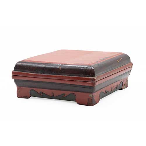 Sub.:42 - Lote: 193 -  Caja de laca china roja y negra
