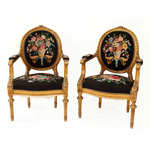 Sub.:42 - Lote: 206 -  Canap� y dos sillones en madera tallada y dorada estilo Luis XVI con tapicer�a de petit-point h