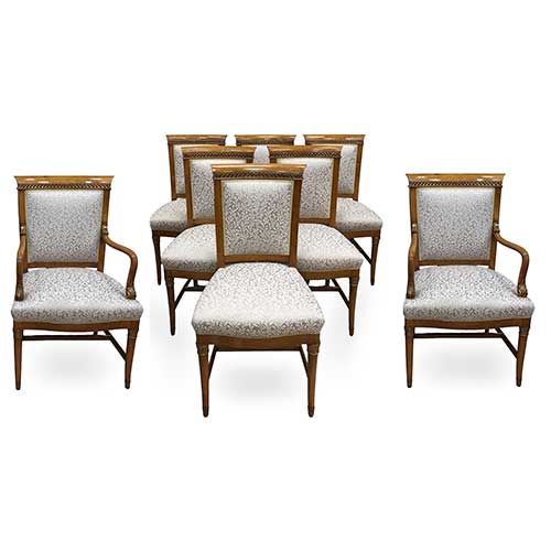 Sub.:42 - Lote: 421 -  Siller�a de Sim�n Loscertales formada por seis sillas y dos sillones de estilo fernandino en madera patinada y dorada