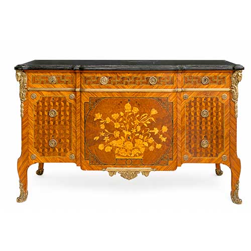Sub.:42 - Lote: 352 -  Magnifica c�moda en marqueter�a con tapa de m�rmol, estilo Transici�n, siguiendo el dise�o del ebanista franc�s del siglo XVIII Oeben
