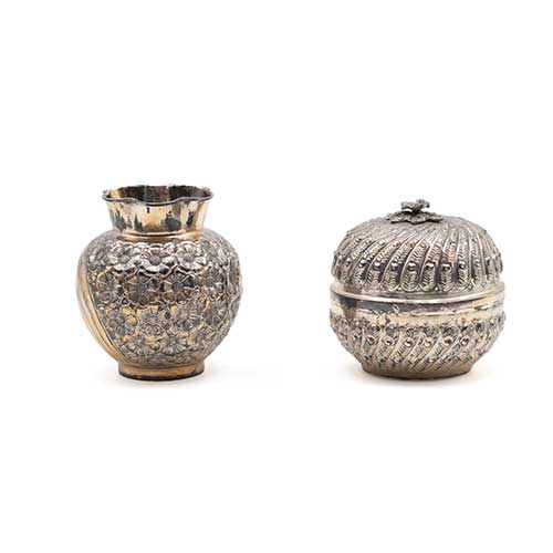 Sub.:42 - Lote: 362 -  Jarr�n y caja con forma de calabaza labrada en plata, peso 777 gr