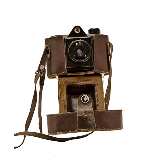 Sub.:5-On - Lote: 198 -  C�mara de fotos marca Uninex. Con funda original de cuero.