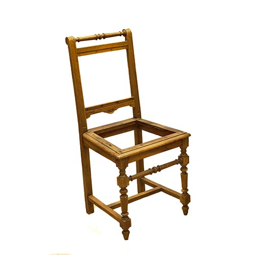 Sub.:5-On - Lote: 60 -  Silla sin tapizar en madera tallada.