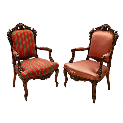 Sub.:5-On - Lote: 4 -  Pareja de sillones alfonsinos en madera calada con distinta tapicer�a.