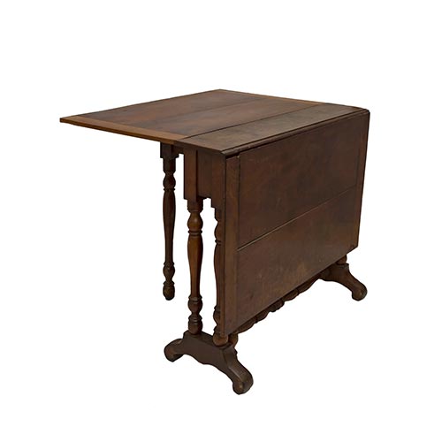 Sub.:5-On - Lote: 32 -  Mesa de alas en madera con patas torneadas. S. XIX.