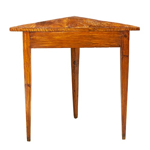 Sub.:5-On - Lote: 1 -  Mesa rinconera de pino.