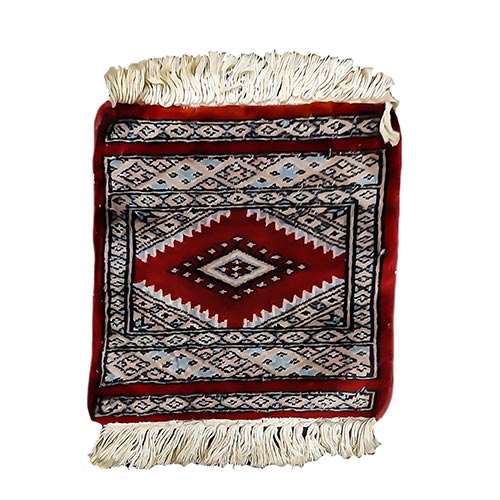 Sub.:5-On - Lote: 109 -  Tapete a modo de alfombra tipo persa con herat� central sobre fondo rojo.