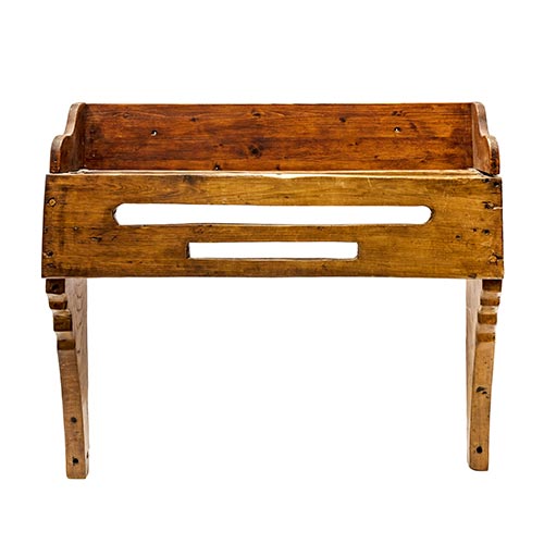 Sub.:5-On - Lote: 24 -  Estante en madera de casta�o, para platos o bandejas.