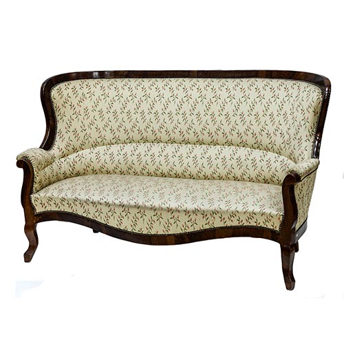 Sub.:5-On - Lote: 56 -  Sof� isabelino en madera de nogal. Con tapicer�a floral sobre fondo blanco. En muy buen estado.