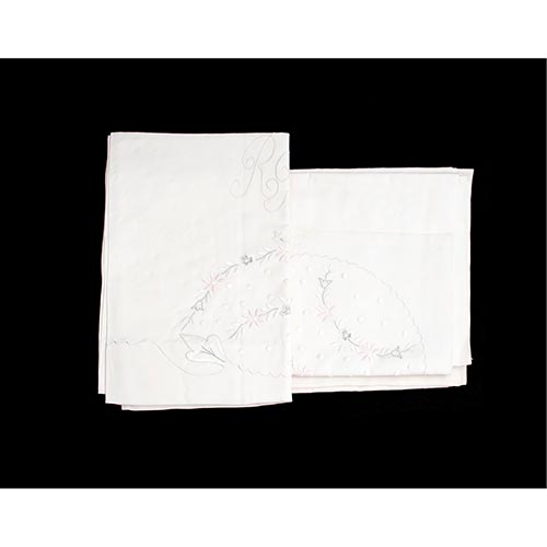 Sub.:5-On - Lote: 78 -  S�banas de matrimonio con bordados en tonalidades azules. Con iniciales bordadas. Manufacturas Valls. S.A.